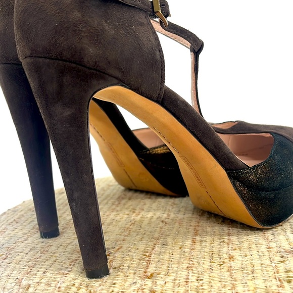 Vince Camuto size 8 sude and leather. Preowned - Picture 4 of 9